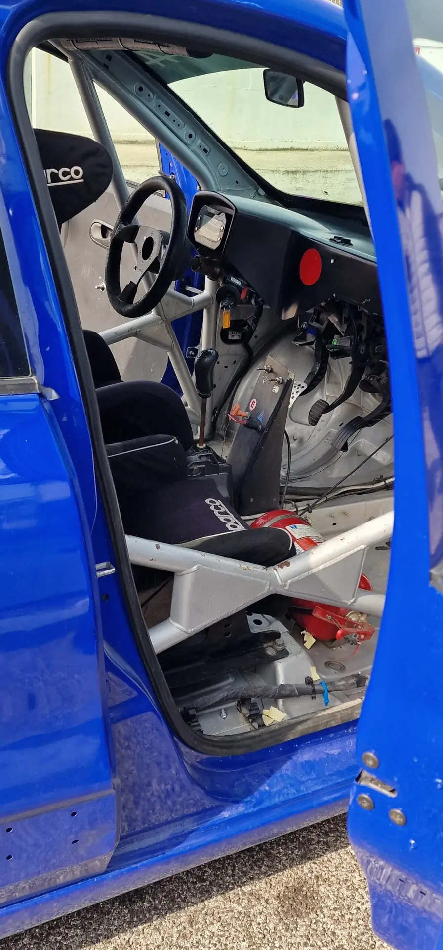 Interni auto da gara A-MAT Racing – opportunità sponsor e visibilità nel motorsport