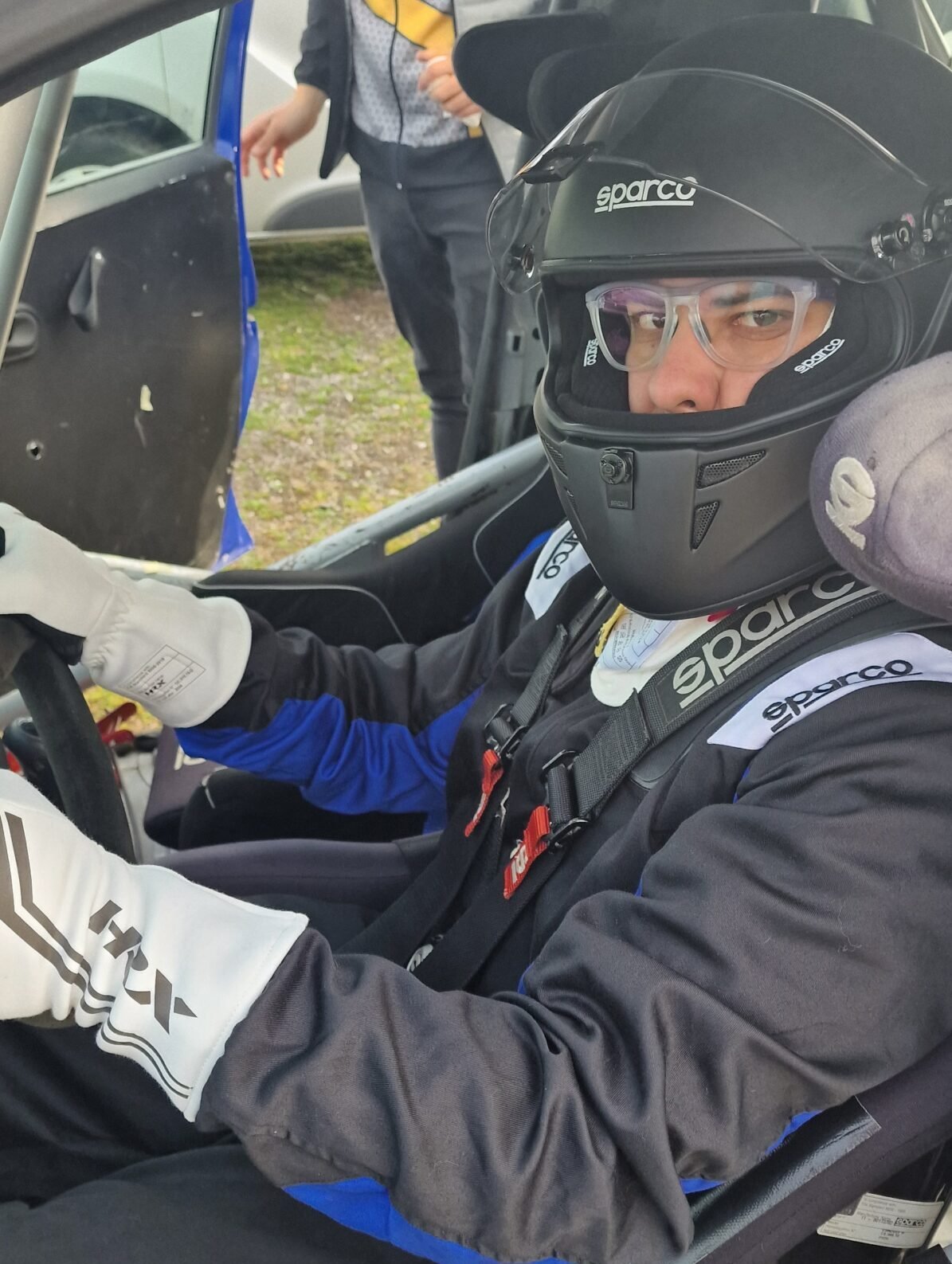 Alessandro Debertolo in abitacolo durante una sessione di test della Renault Twingo presso il Circuito di Pomposa