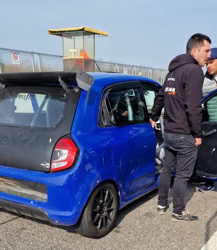 Alessandro Debertolo in abitacolo durante una sessione di test con il supporto di Lema Racing e V-Academy
