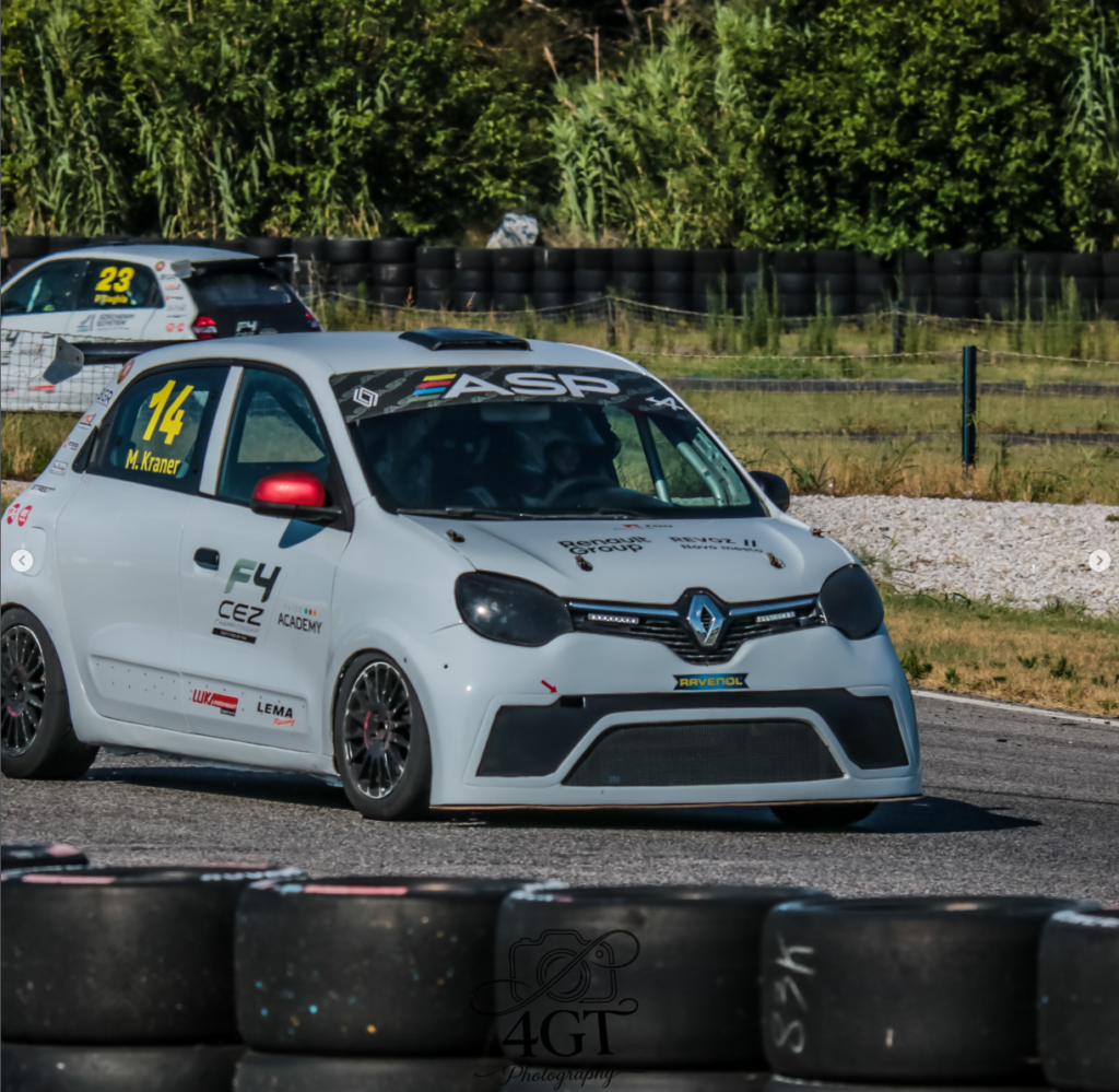 Renault Twingo numero 14 in azione durante il Round 1 del Trofeo Estate TRC Twingo Cup 2026 al Circuito di Pomposa